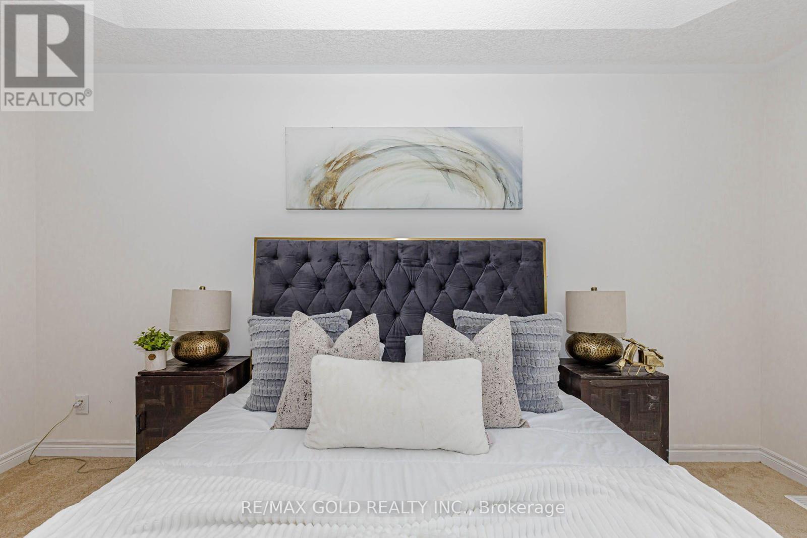 147 BROADACRE DRIVE - 22