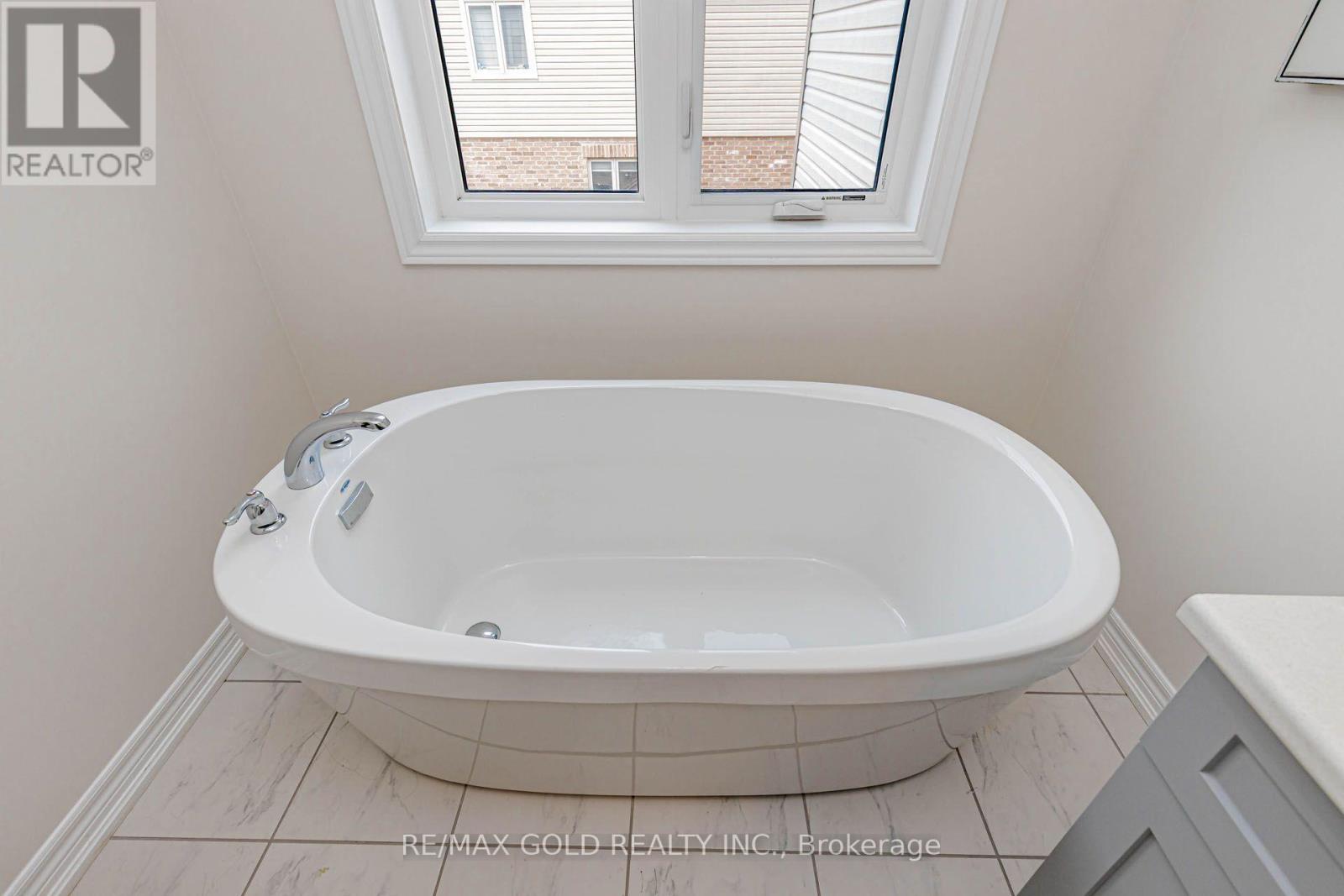 147 BROADACRE DRIVE - 27