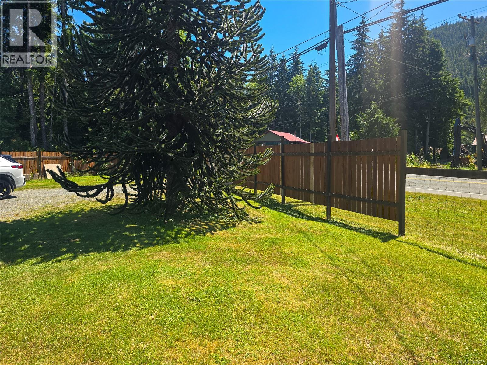 754 Sayward Rd - 5