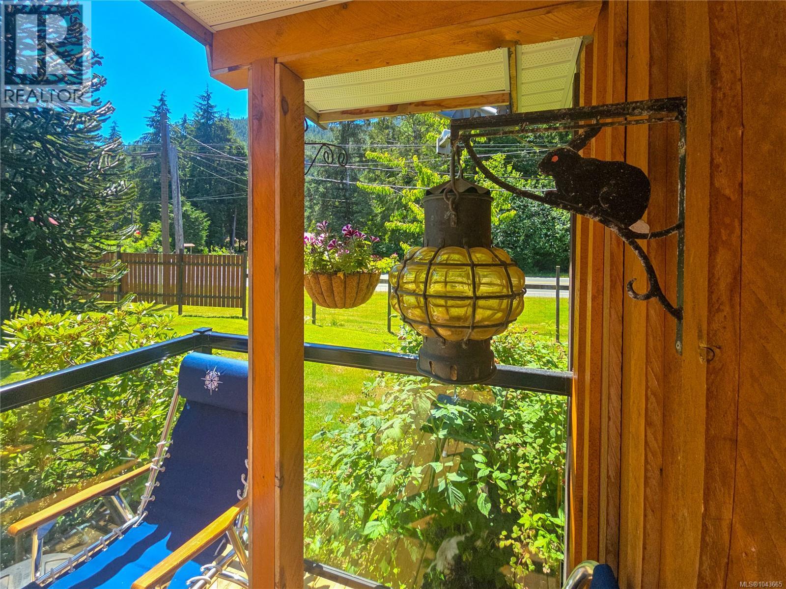 754 Sayward Rd - 11