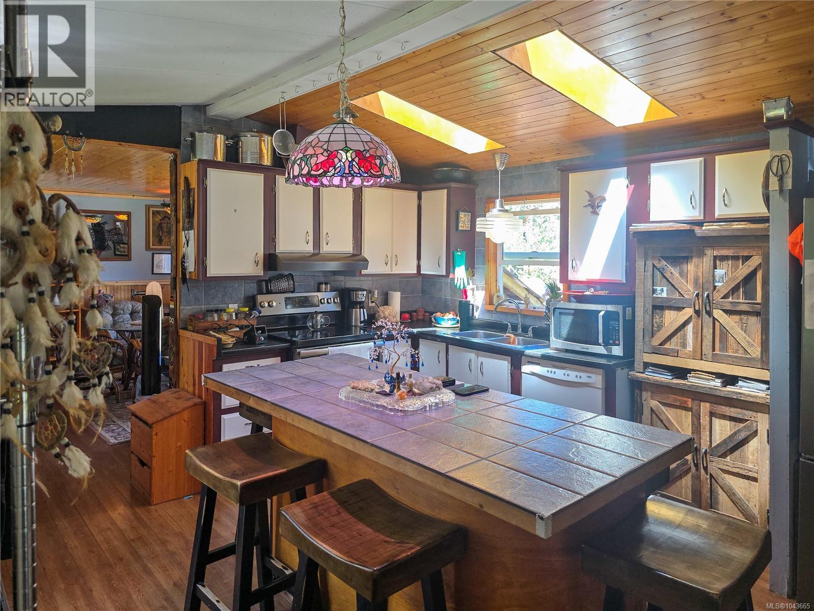 754 Sayward Rd - 14