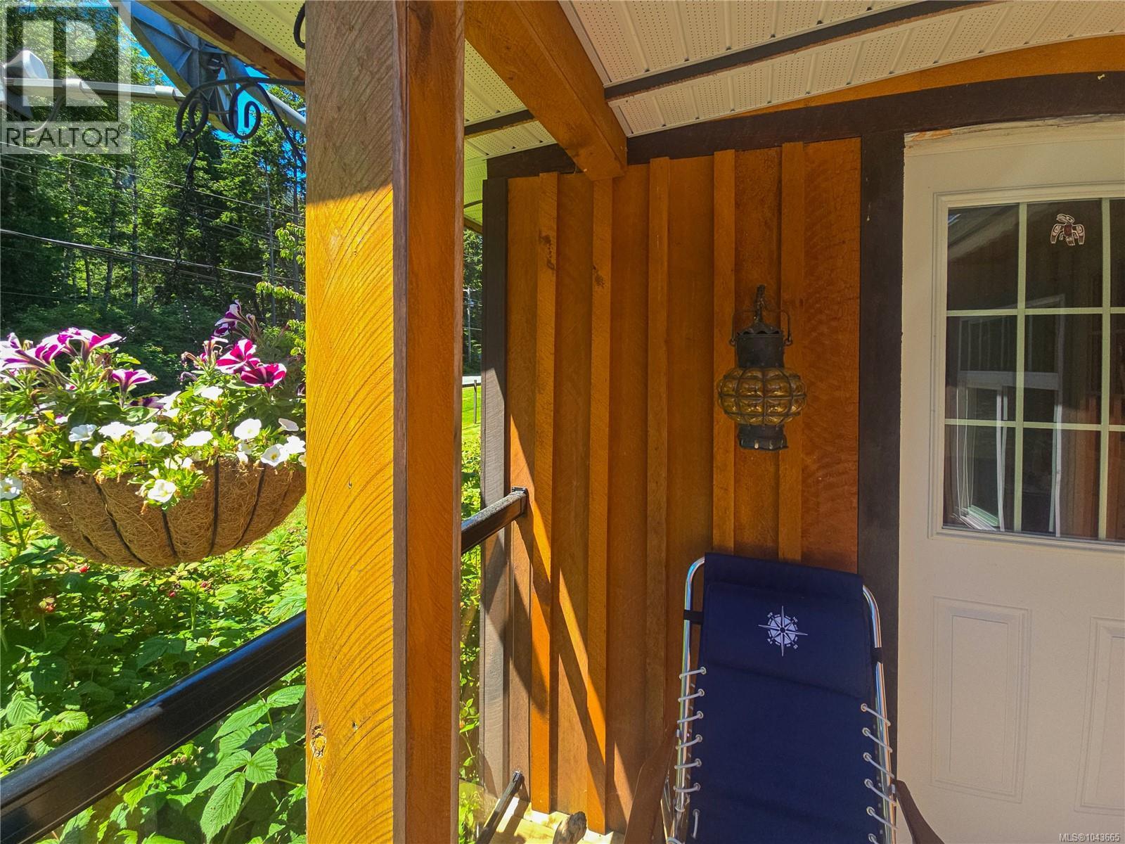 754 Sayward Rd - 12