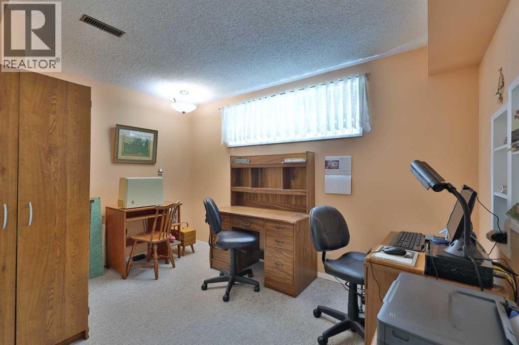 4407 66 Street - 35
