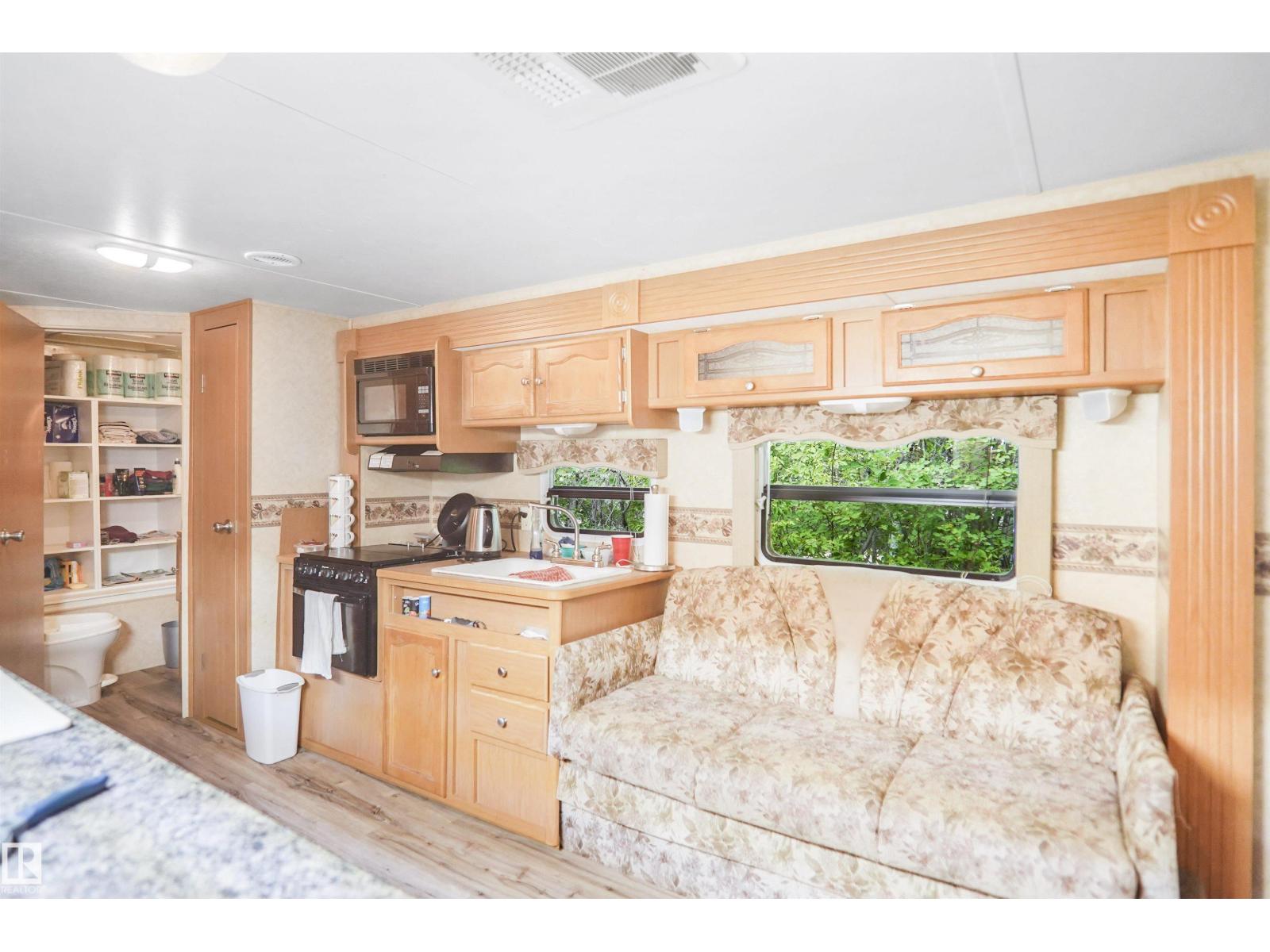 549 11207 TWP ROAD 564 - 18