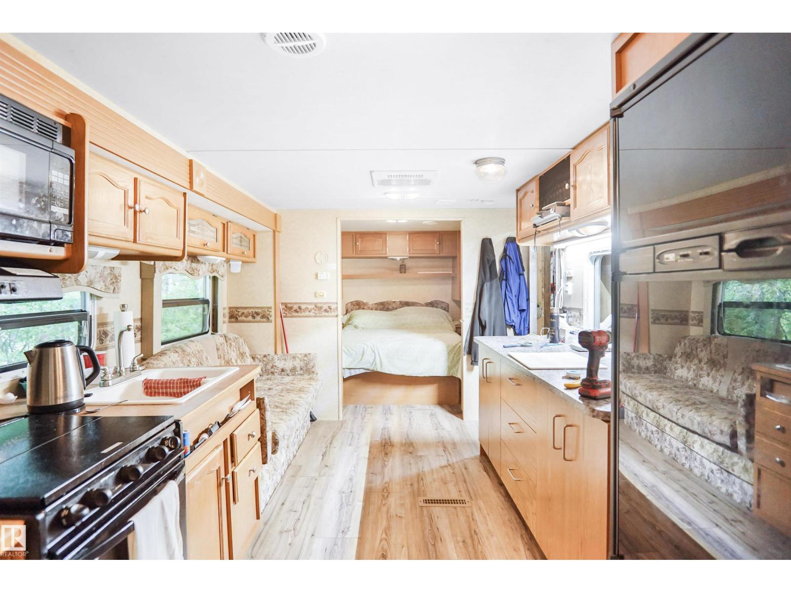 549 11207 TWP ROAD 564 - 22