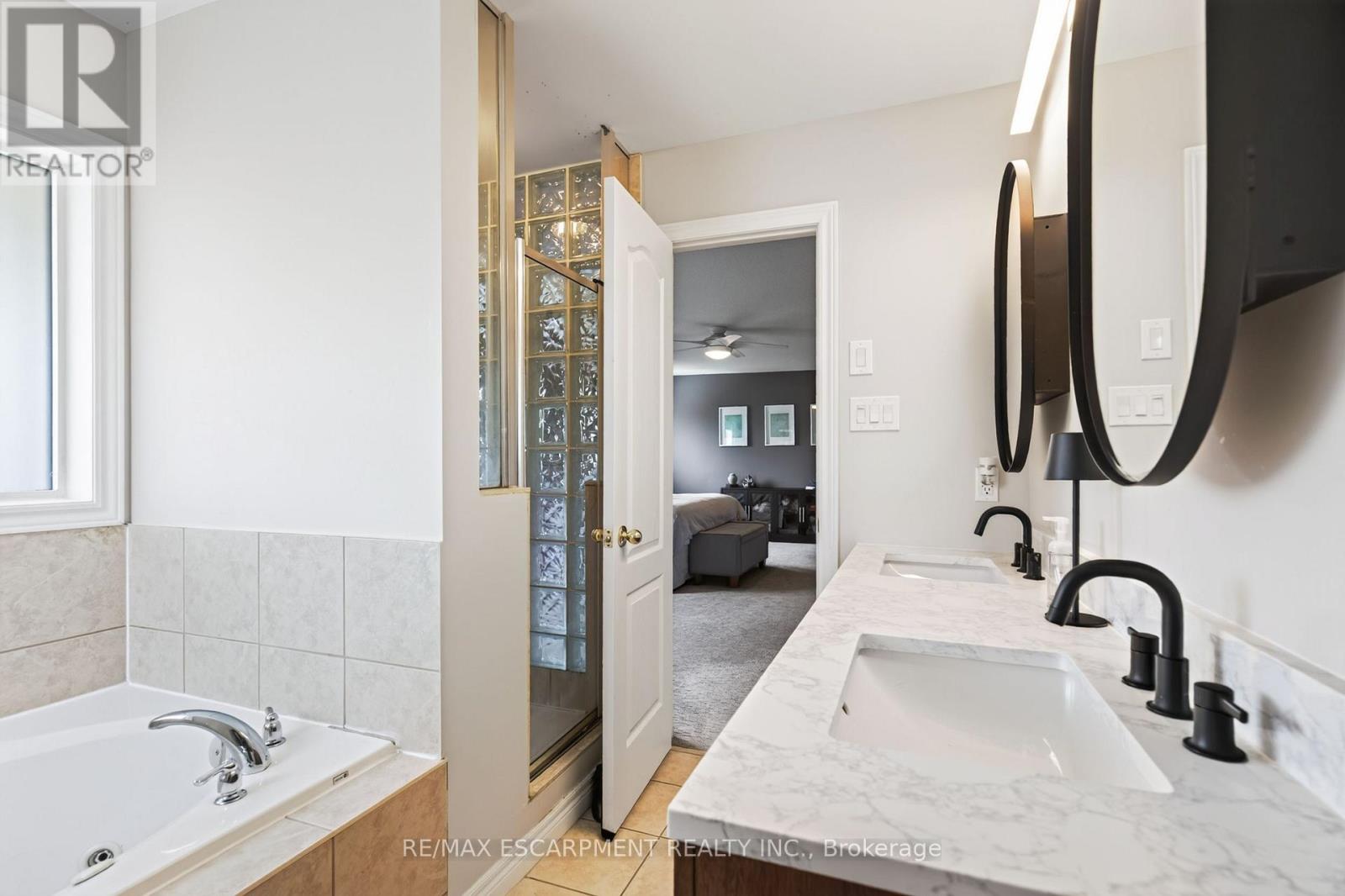16 WATERCLIFF PLACE - Image 31
