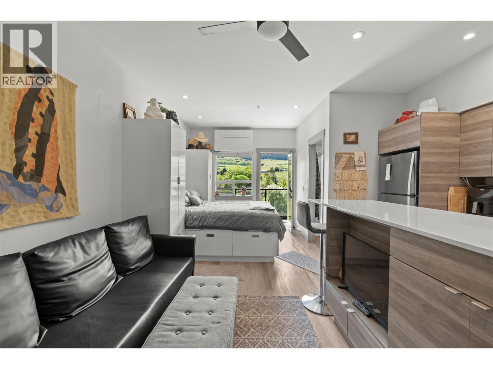 #303 2555 Lakeshore Road - 22