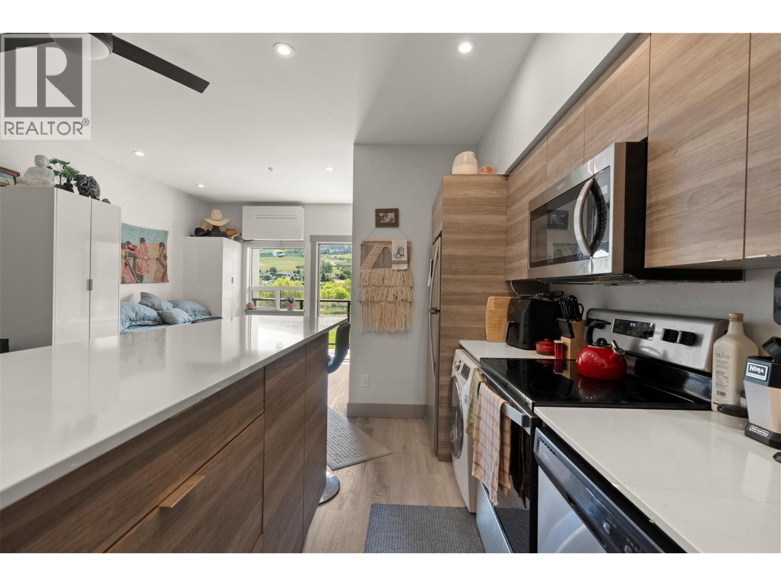 #303 2555 Lakeshore Road - 28