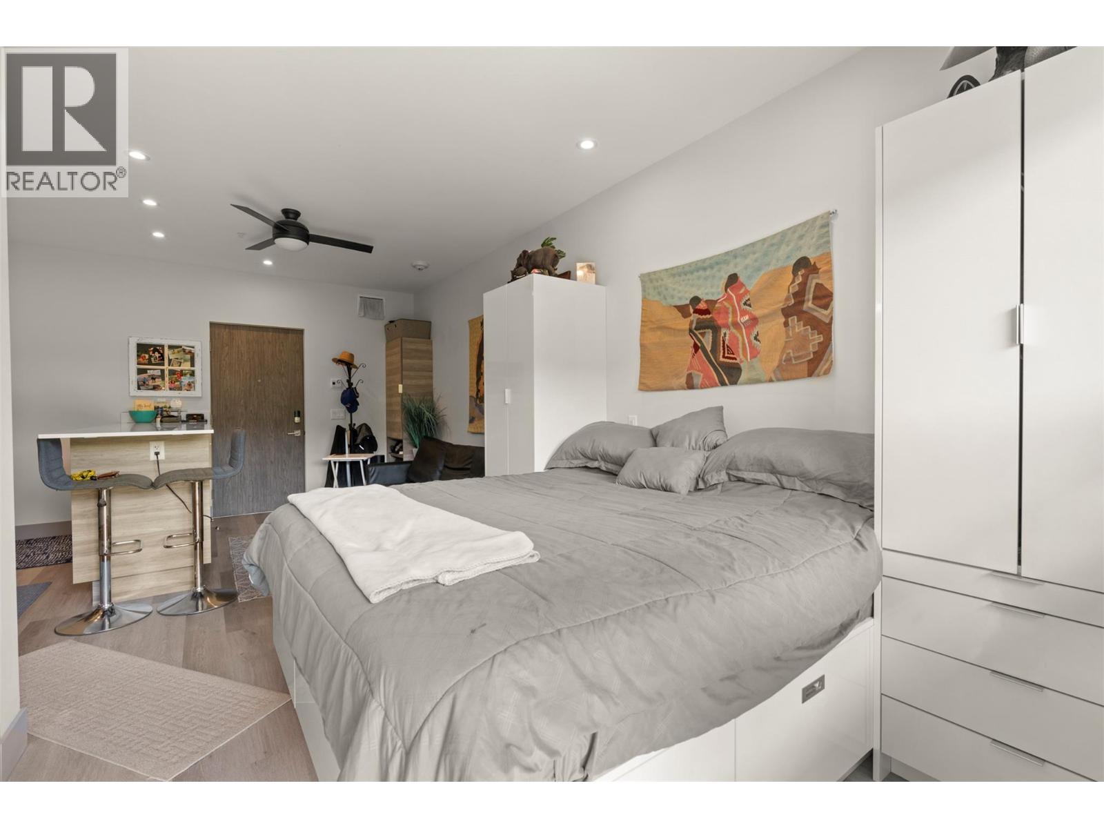 #303 2555 Lakeshore Road - 32
