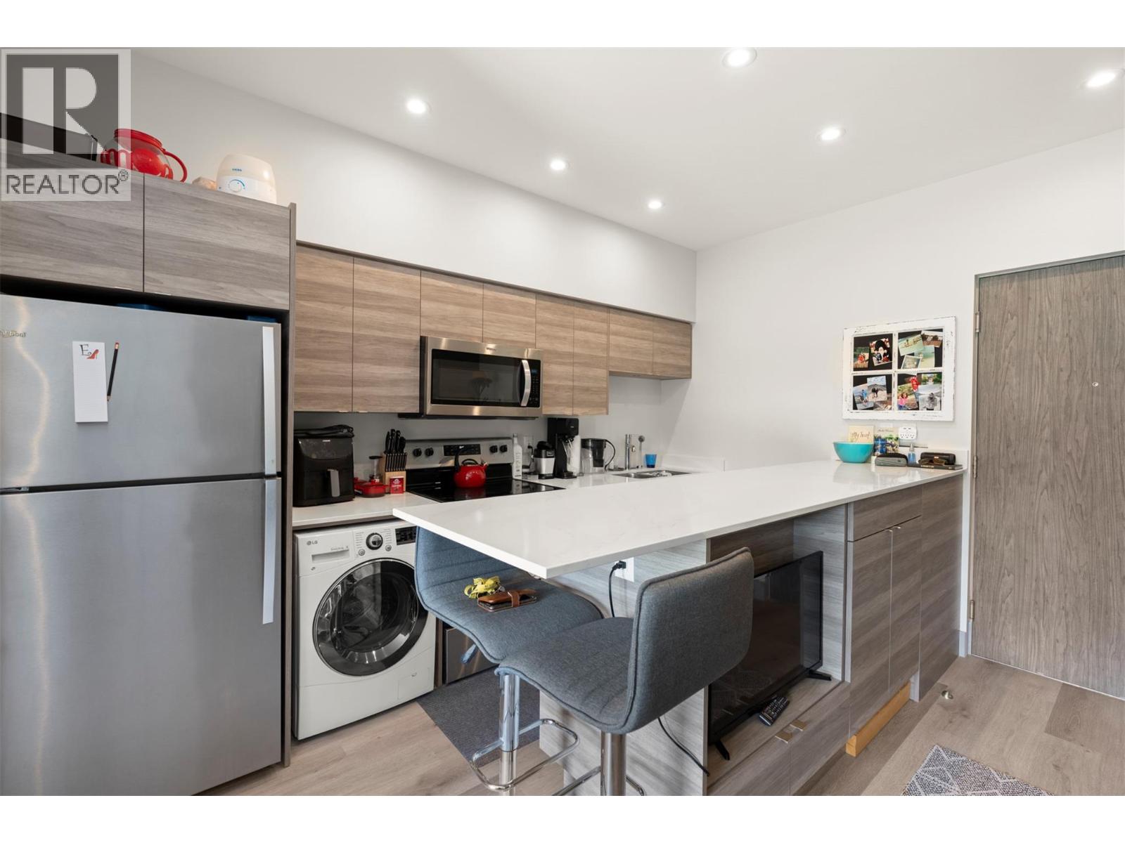 #303 2555 Lakeshore Road - 24