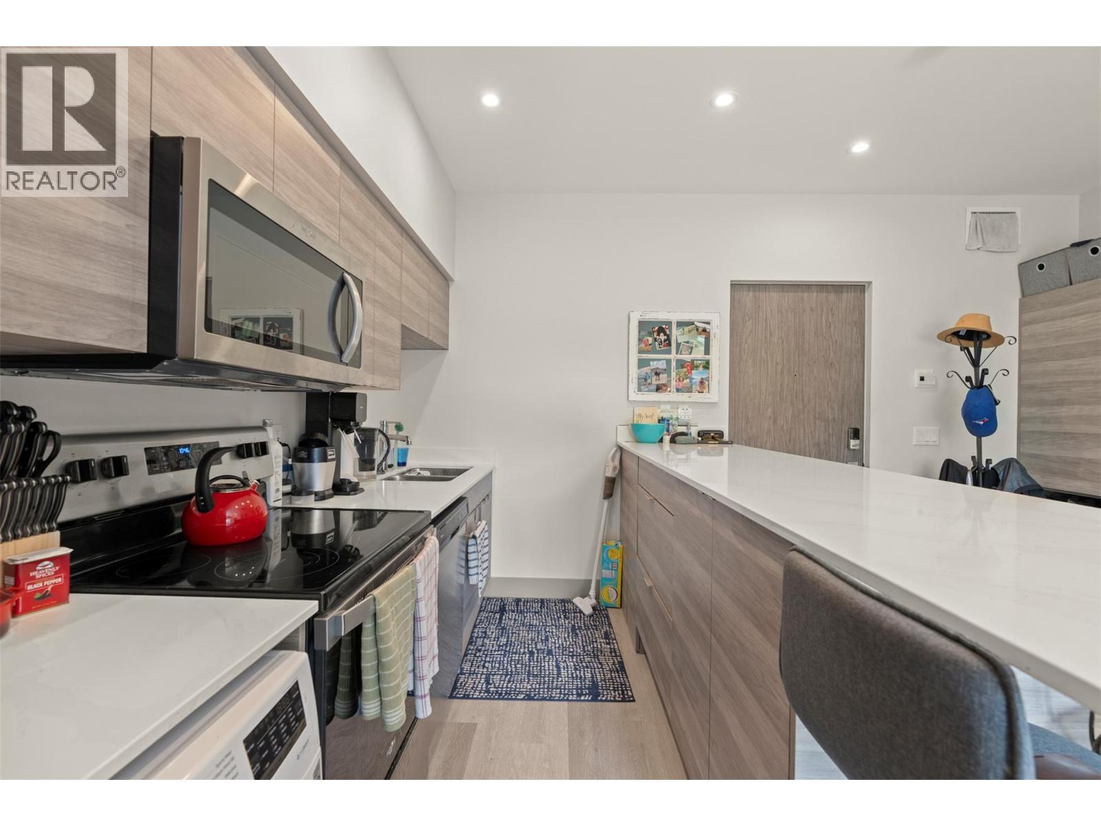 #303 2555 Lakeshore Road - 26