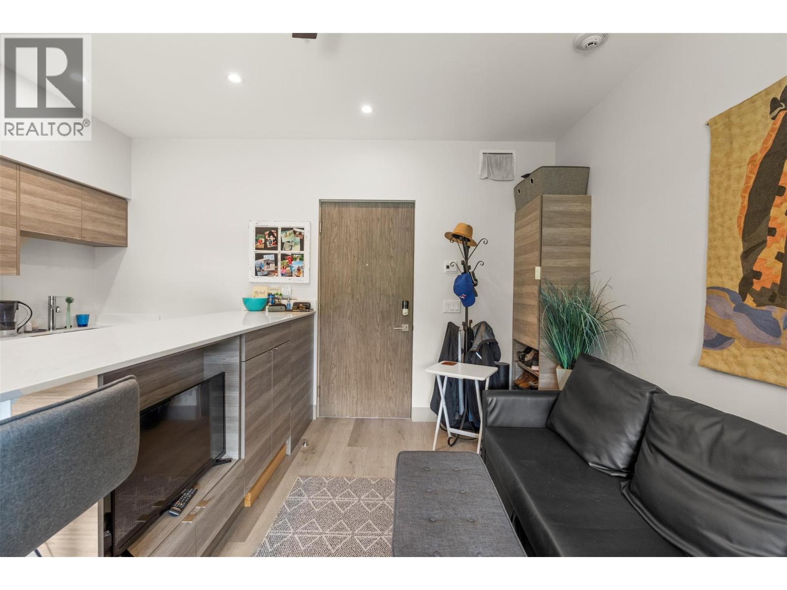 #303 2555 Lakeshore Road - 19