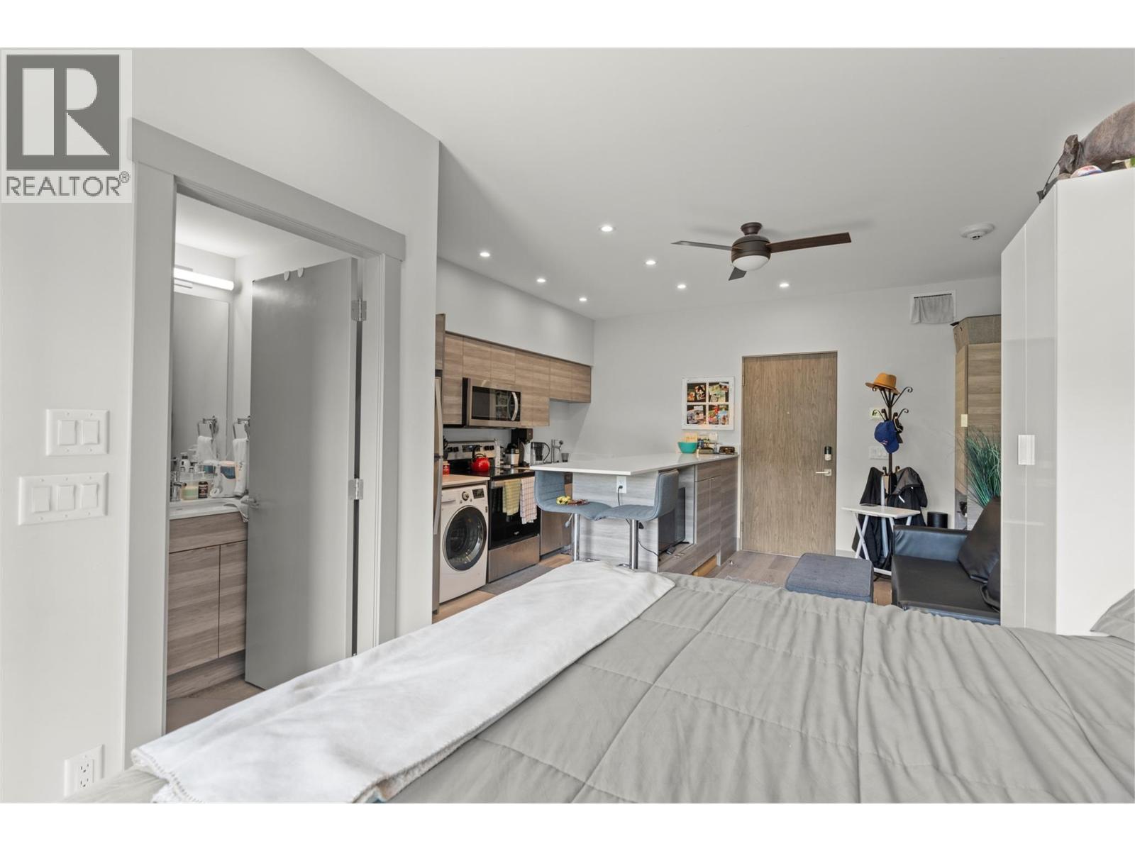#303 2555 Lakeshore Road - 33