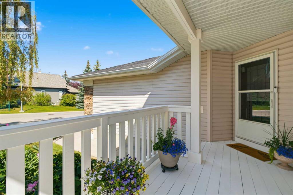 271 Sienna Park View SW, Signal Hill, Calgary photo 3