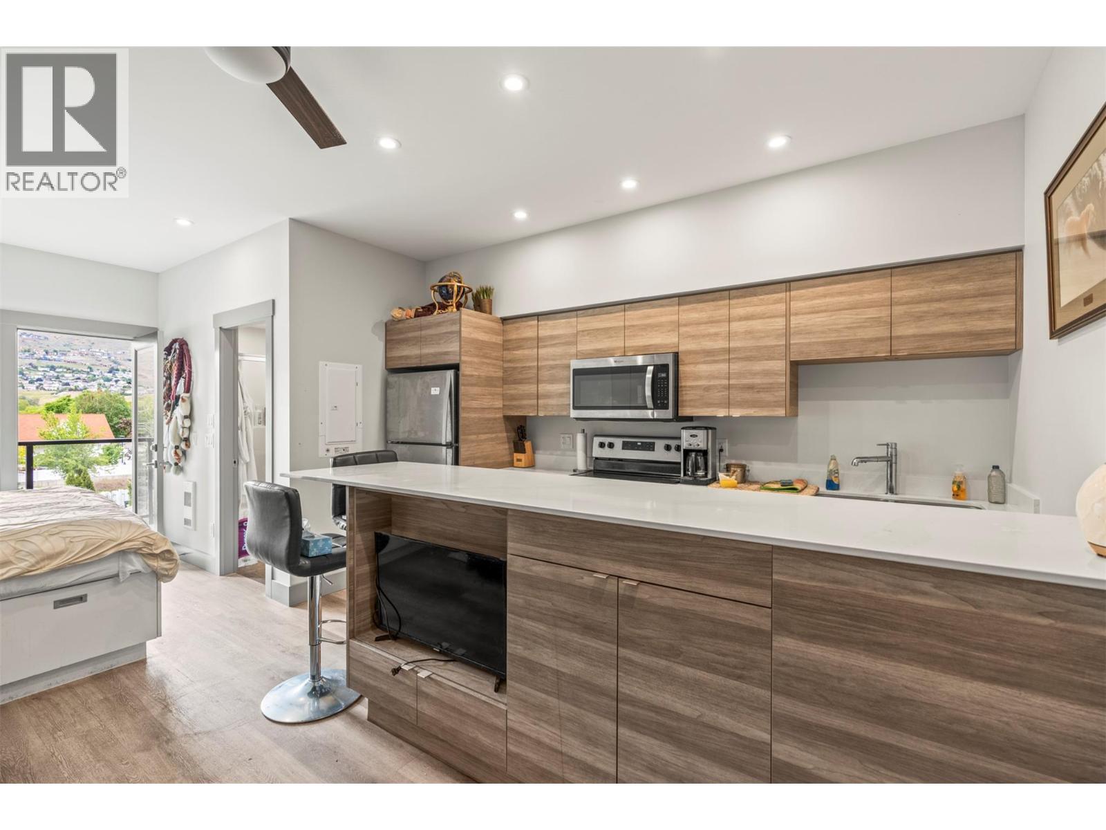 #306 2555 Lakeshore Road - 20