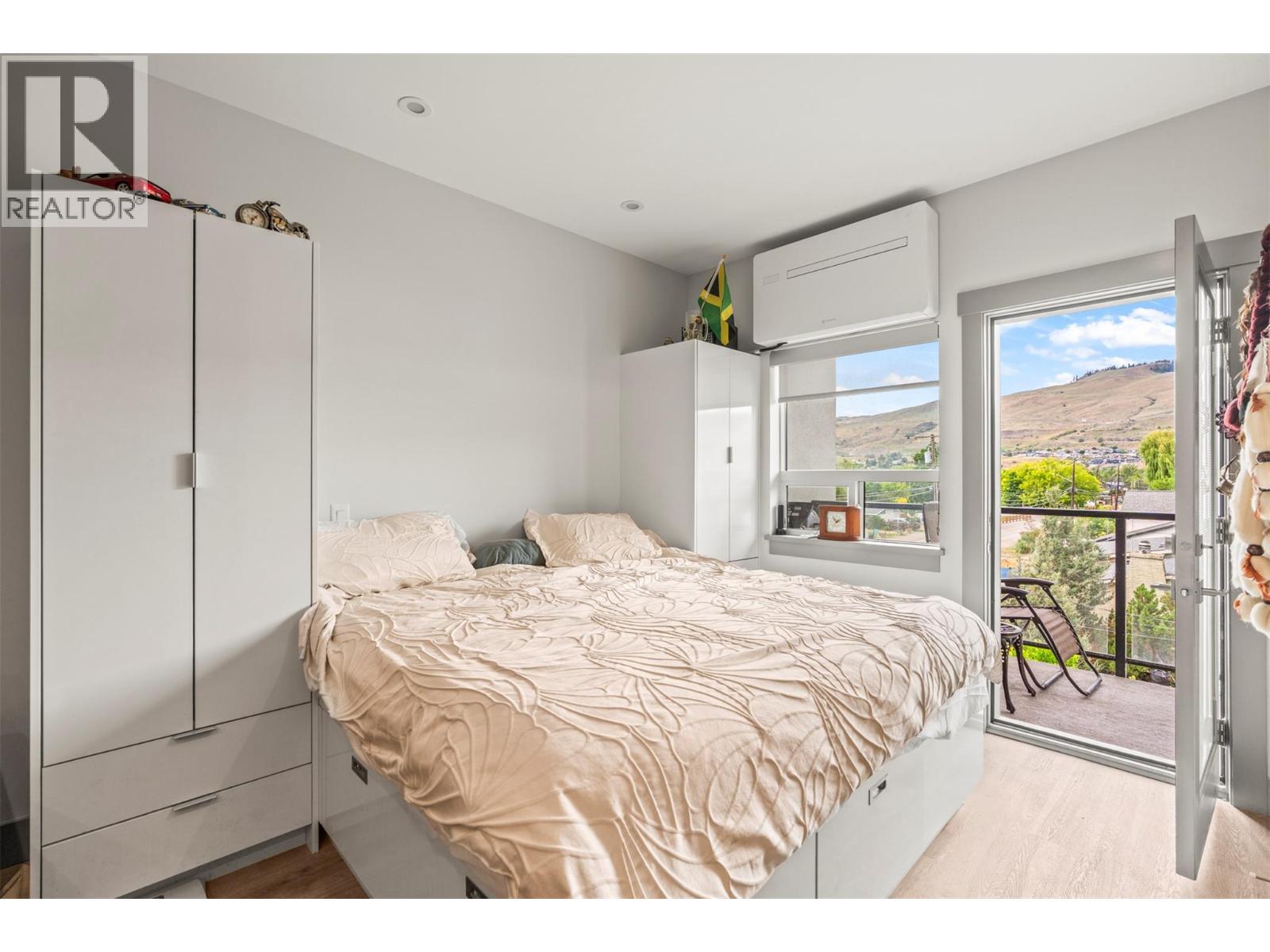 #306 2555 Lakeshore Road - 22