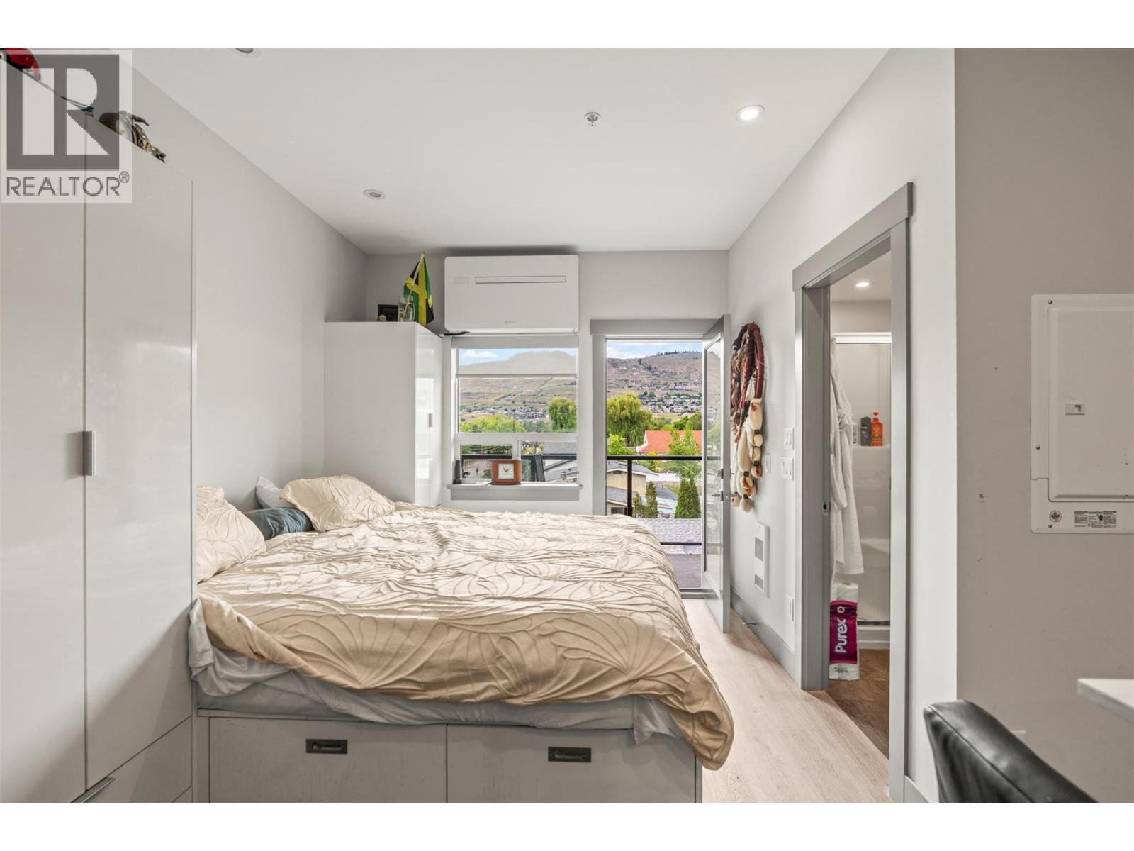 #306 2555 Lakeshore Road - 21