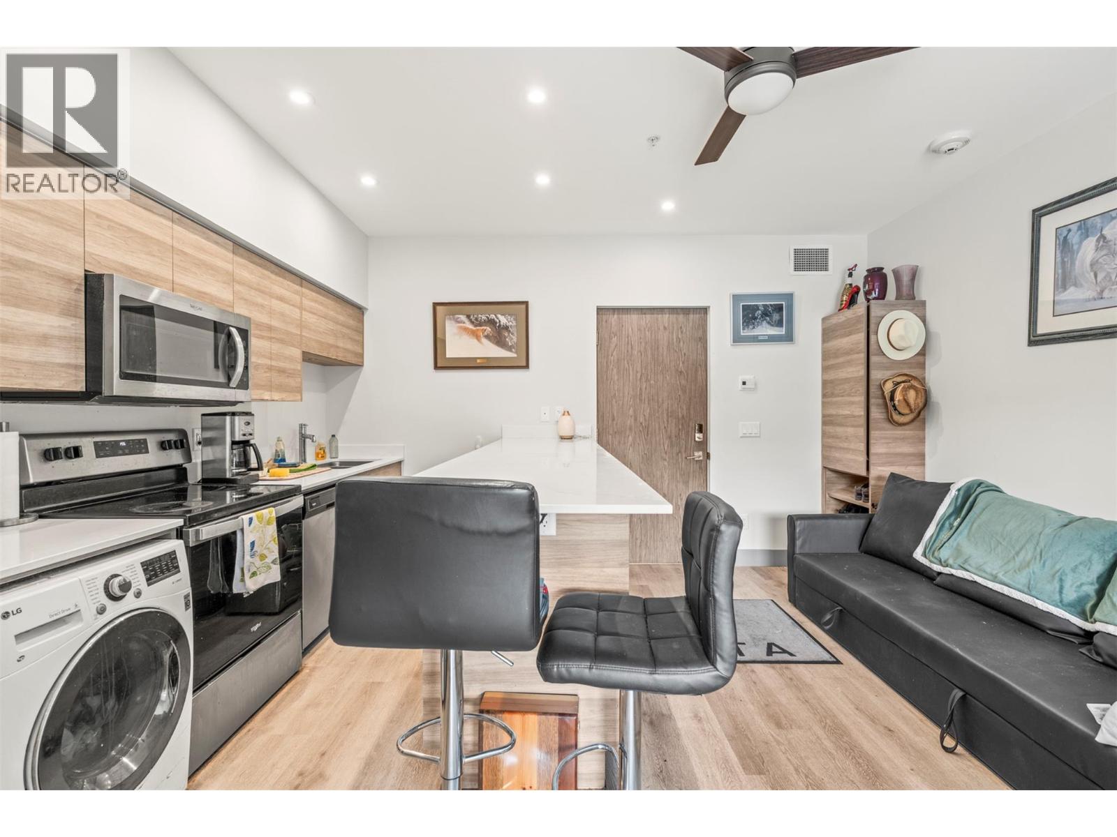 #306 2555 Lakeshore Road - 24