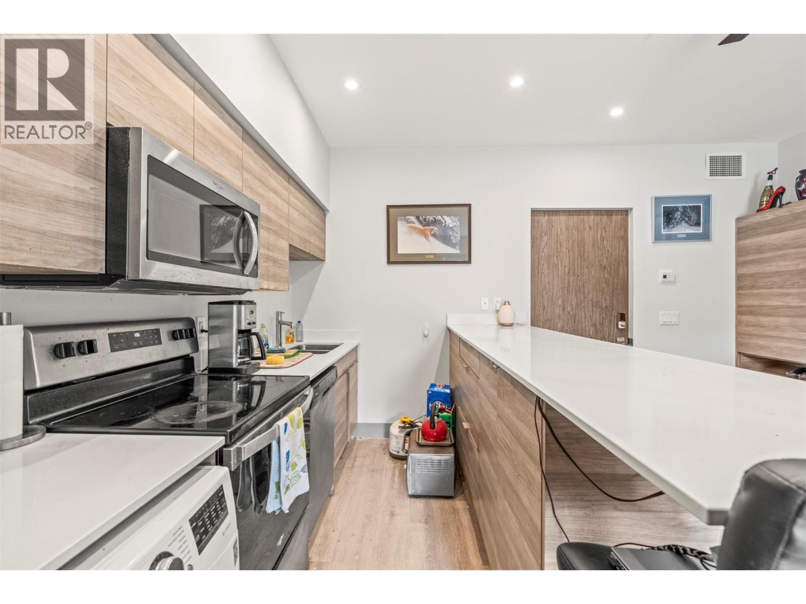#306 2555 Lakeshore Road - 25