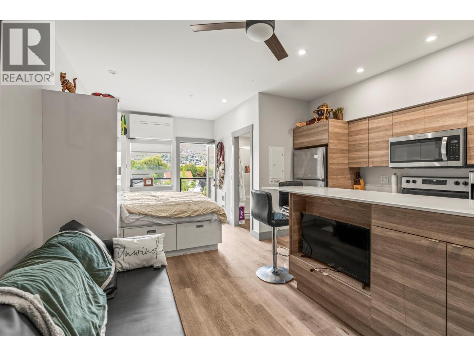 #306 2555 Lakeshore Road - 19