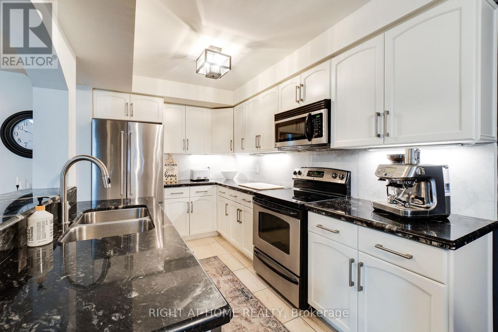 #12 70 HIGHGATE DRIVE - 12