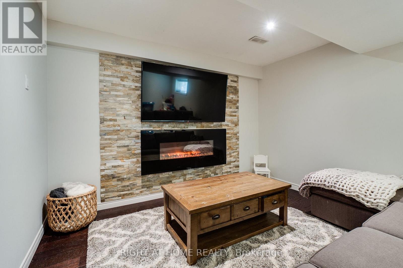#12 70 HIGHGATE DRIVE - 27