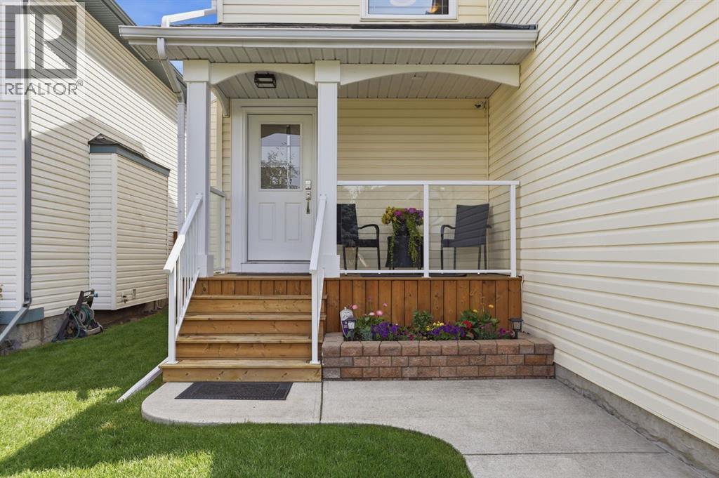 135 Douglas Woods Hill SE, Douglasdale/Glen, Calgary photo 2