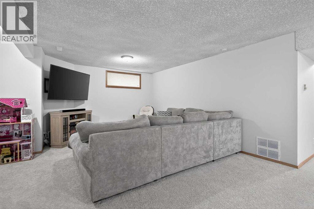 72 Springs Crescent SE - 24