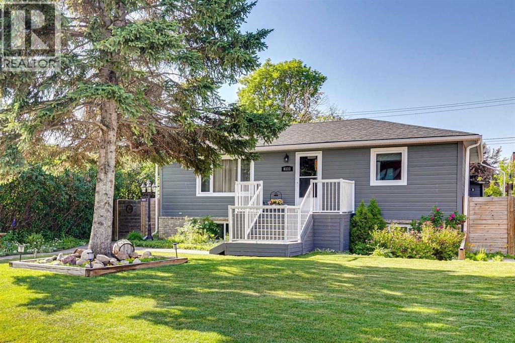 6111 Bow Crescent NW, Bowness, Calgary photo 1