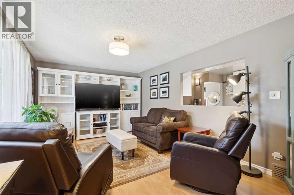 6111 Bow Crescent NW, Bowness, Calgary photo 4
