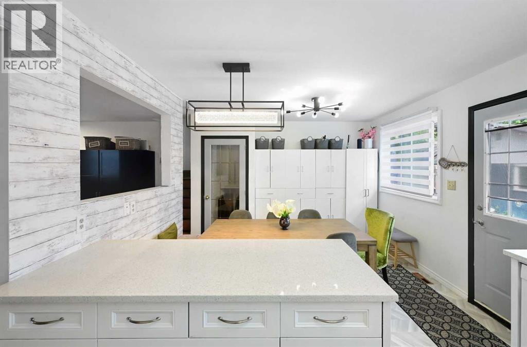 4420 3 Street NE - 12