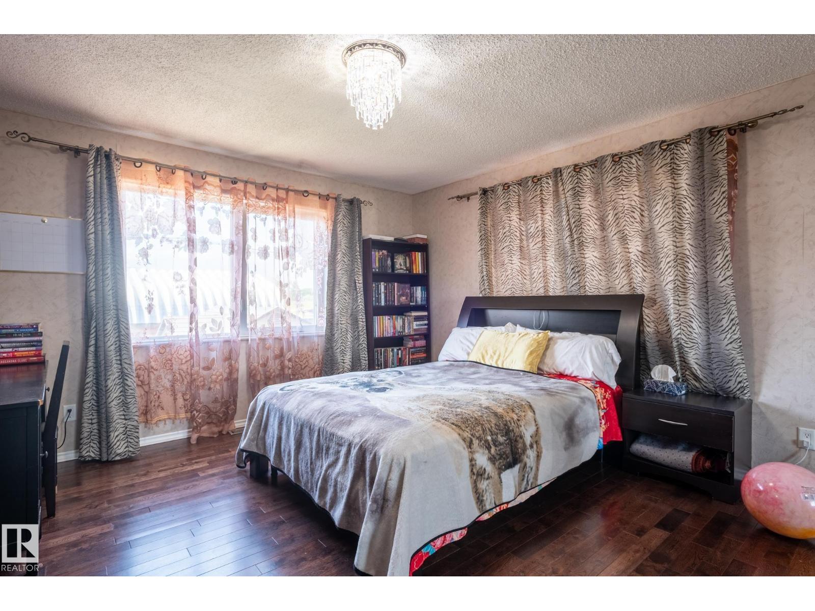 11916 71 ST NW - 18