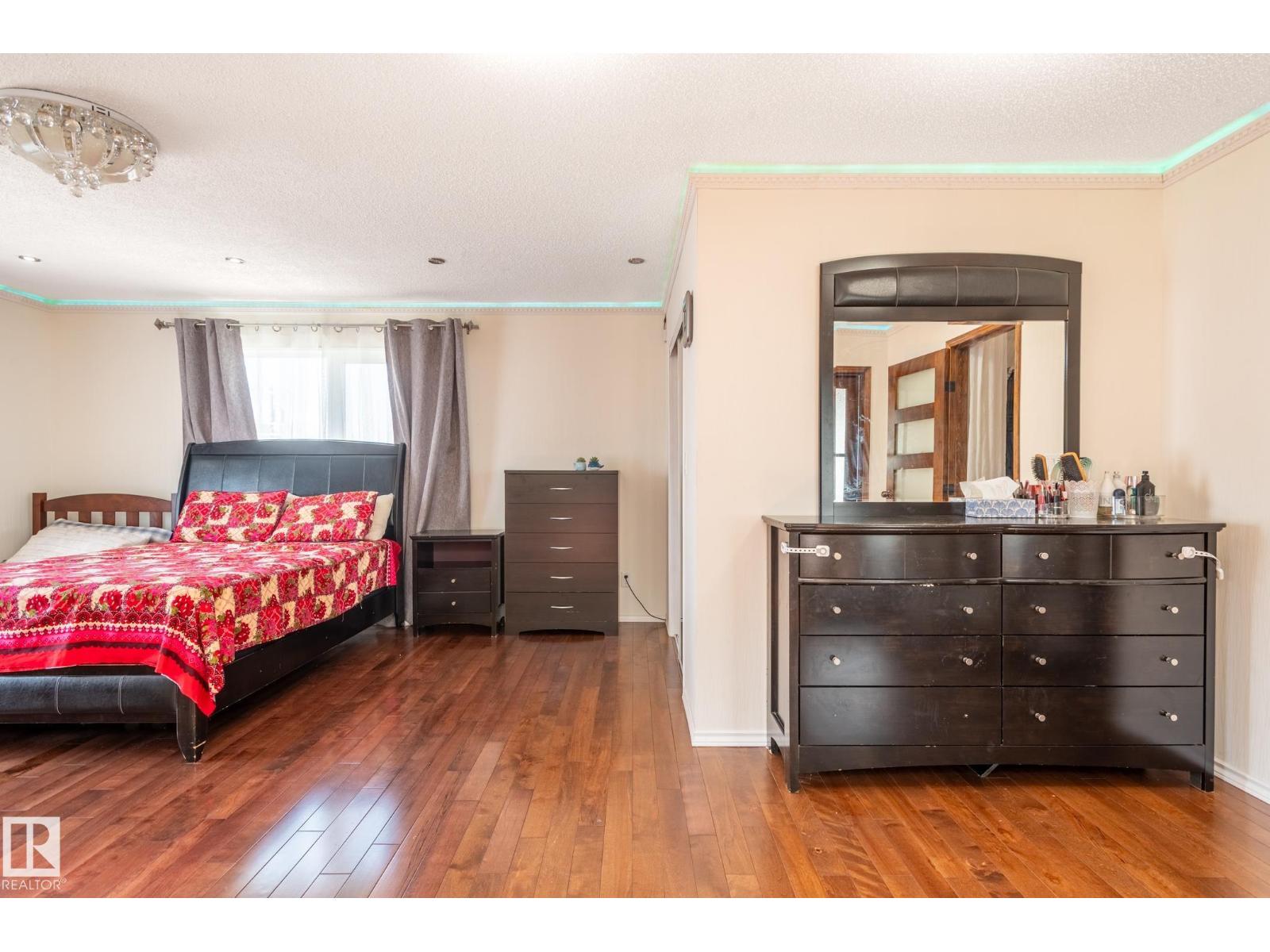 11916 71 ST NW - 35