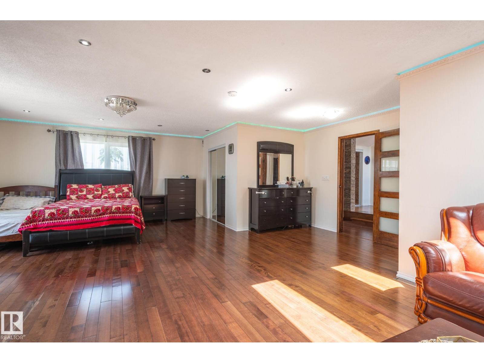 11916 71 ST NW - 38
