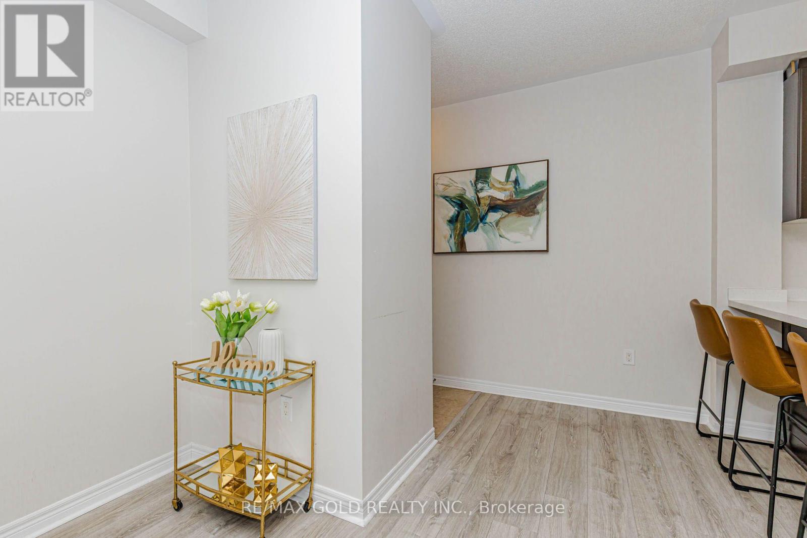 #205 276 GATWICK DRIVE - 19