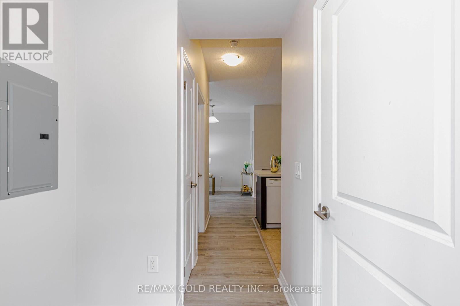 #205 276 GATWICK DRIVE - 29