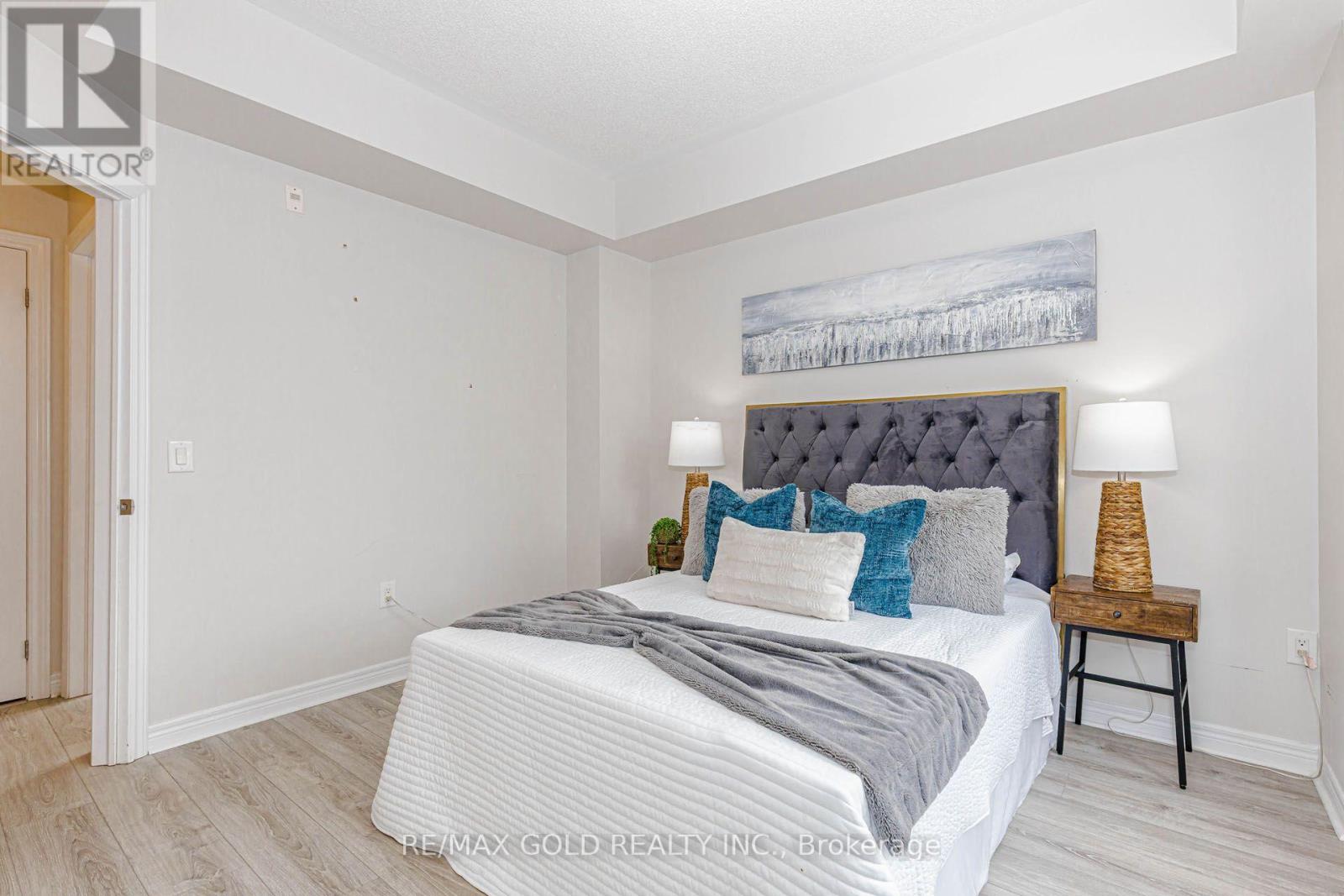 #205 276 GATWICK DRIVE - 32