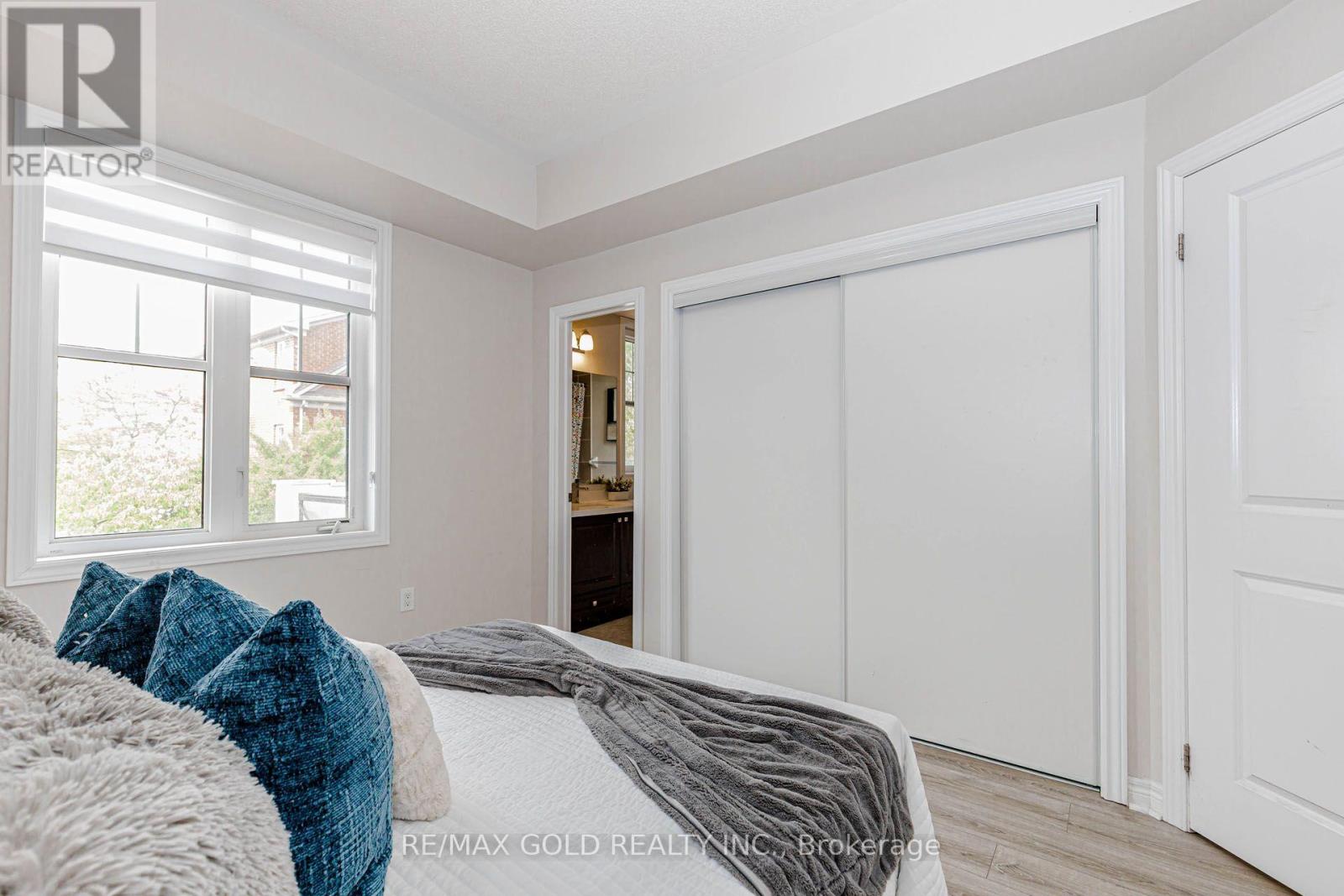 #205 276 GATWICK DRIVE - 34