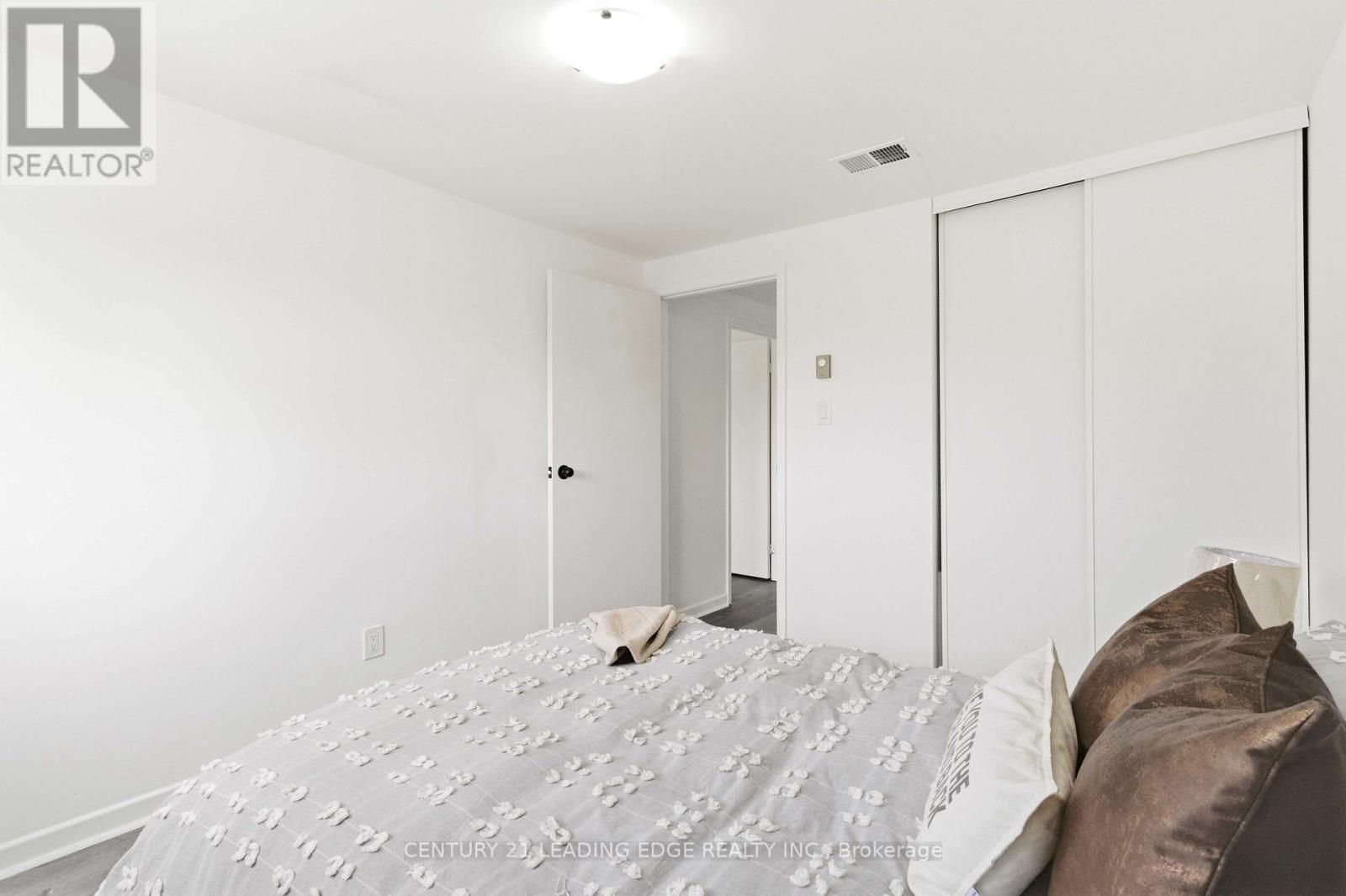 27 COACH LITEWAY - Image 31