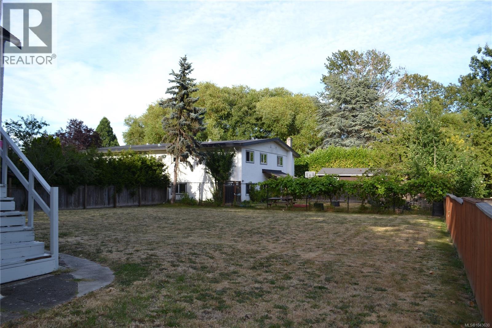  2857 Shelbourne Street, Victoria