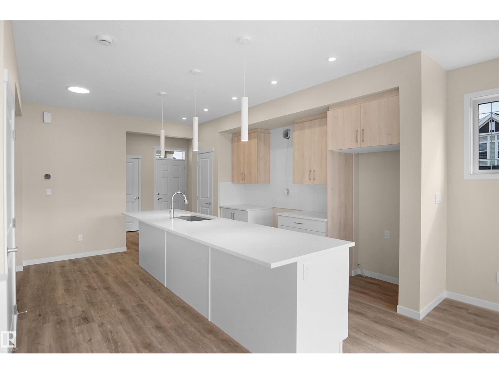 22915 95 AV NW - 11