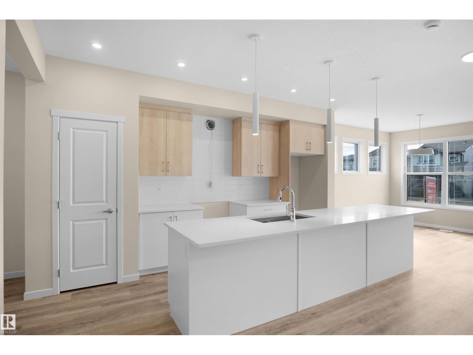 22915 95 AV NW - 16