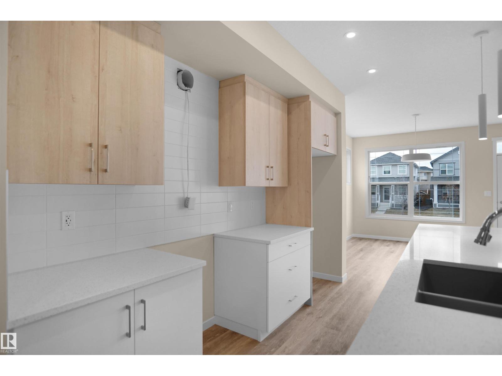 22915 95 AV NW - 15