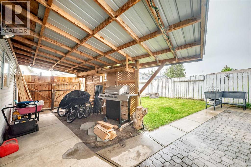 16 Martinridge Way NE - 37