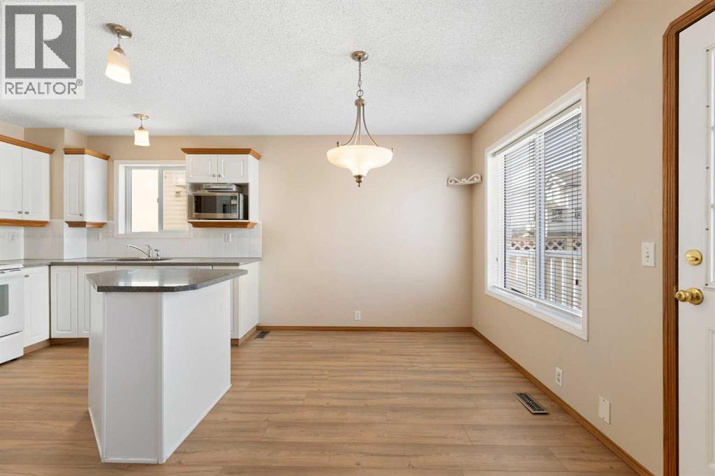 205 Scotia Point NW - 11