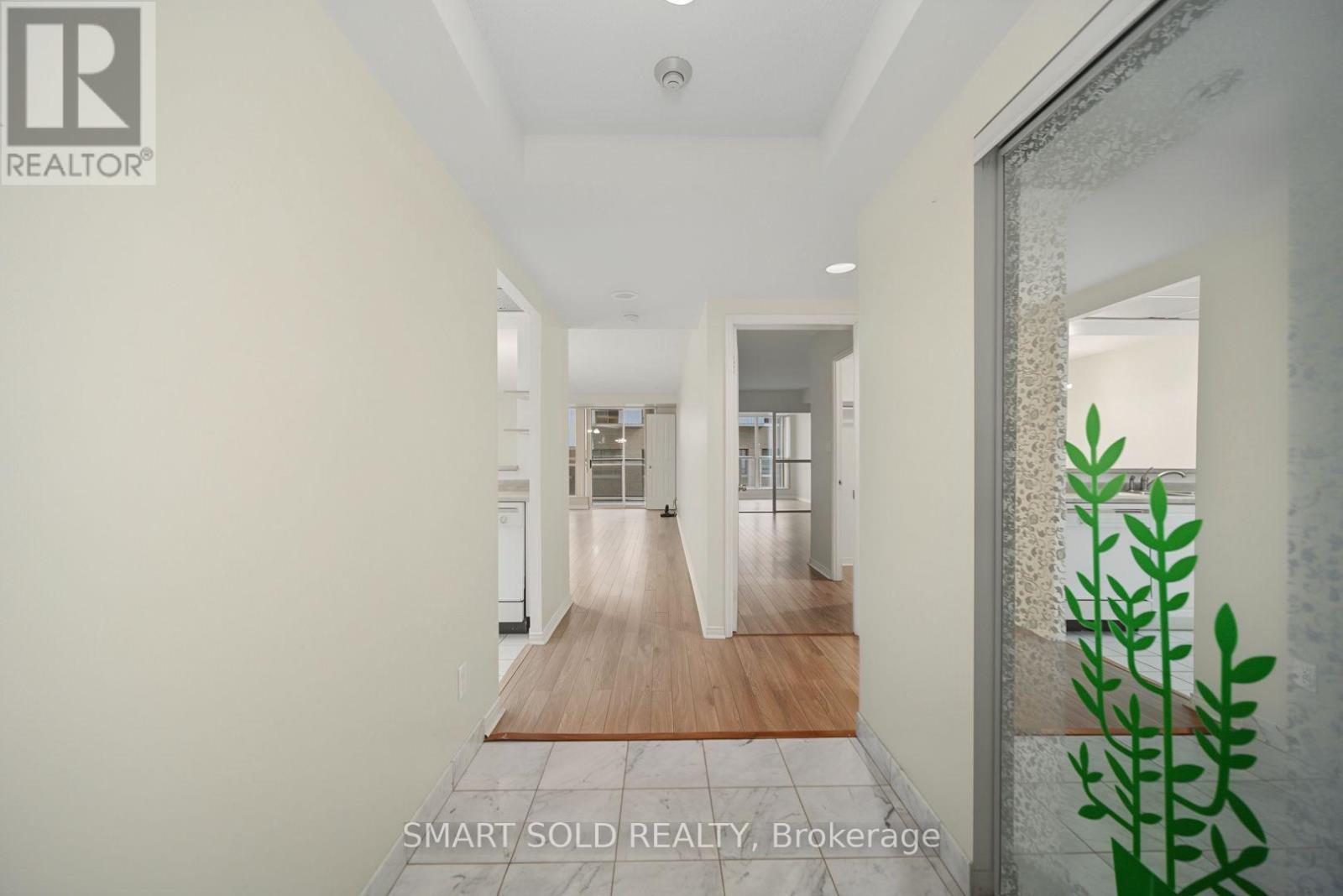 #205 28 HOLLYWOOD AVENUE - Image 8