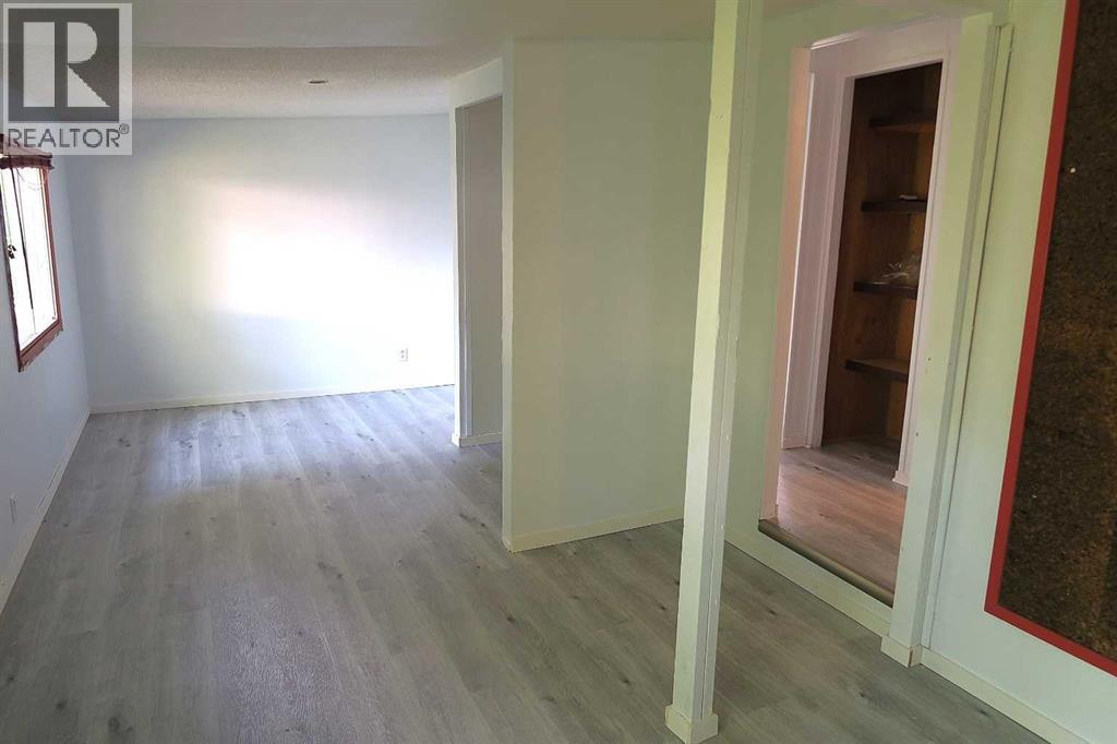 207 4 Street NW - 8