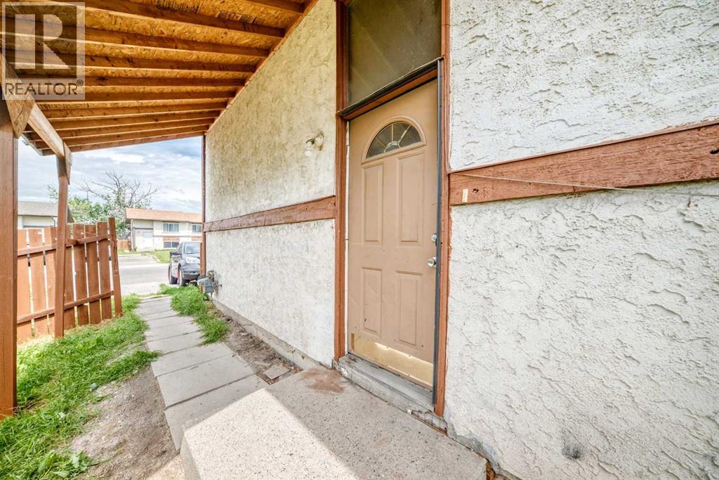 66 Fonda Drive SE, Forest Heights, Calgary photo 2