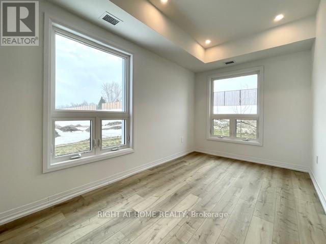 #102 15 KNEESHAW DRIVE - 10