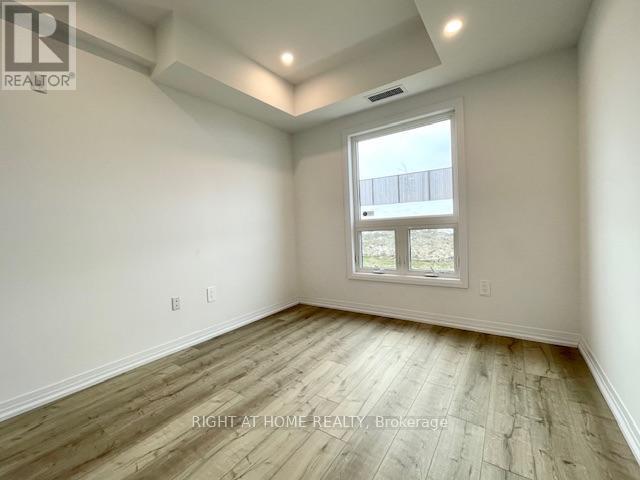 #102 15 KNEESHAW DRIVE - 13